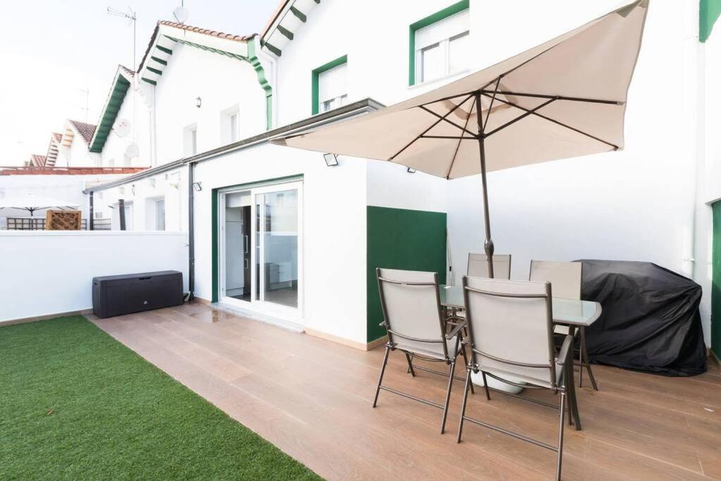 Chalet En La Cuidad- Con Jardin Y Barbacoa Gijón Buitenkant foto