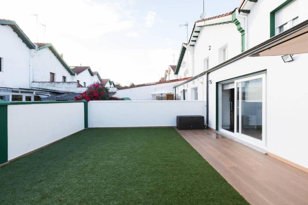 Chalet En La Cuidad- Con Jardin Y Barbacoa Gijón Buitenkant foto